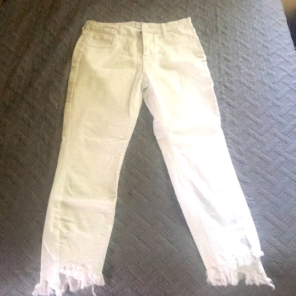 Cello size 9 white jeans with frayed bottoms